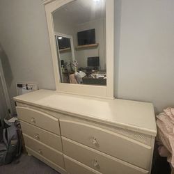 6 DRAWER WOODEN DRESSER FOR SAL E