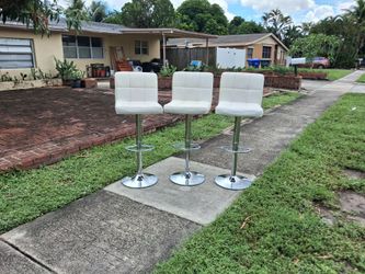 Counter chairs each one 20 dollares