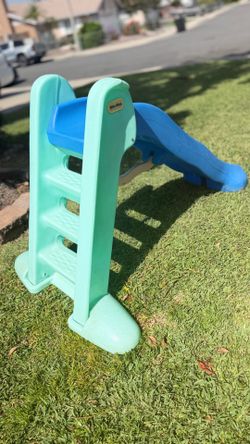 Little Tikes Easy Store playground slide features a blue sliding surface Large