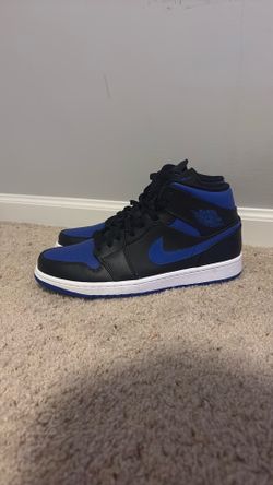 Bkue athletic shoes size 10 never used