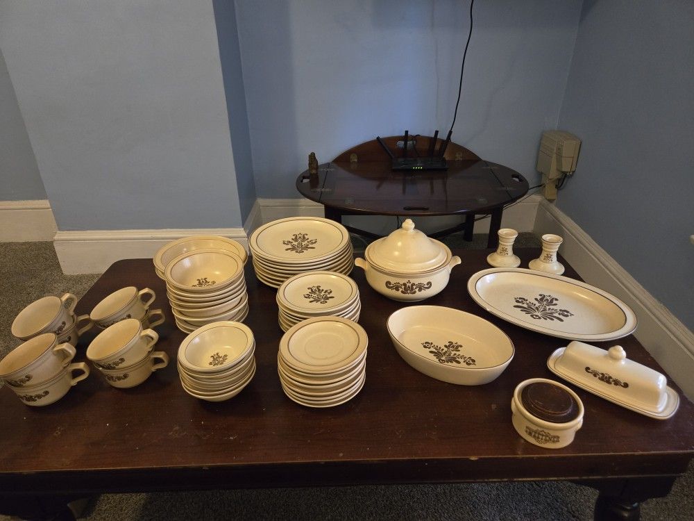 Vintage Pfaltzgraff Village 54 Piece Dinner Set