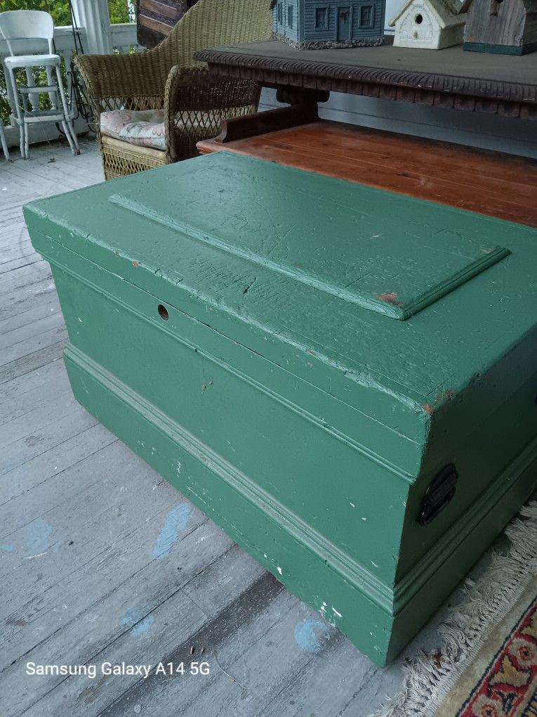 Antique Carpenter's Or Carpenters Toolbox/Chest