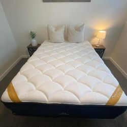 LIKE NEW Dreamcloud Premier Rest Hybrid Queen Mattress 