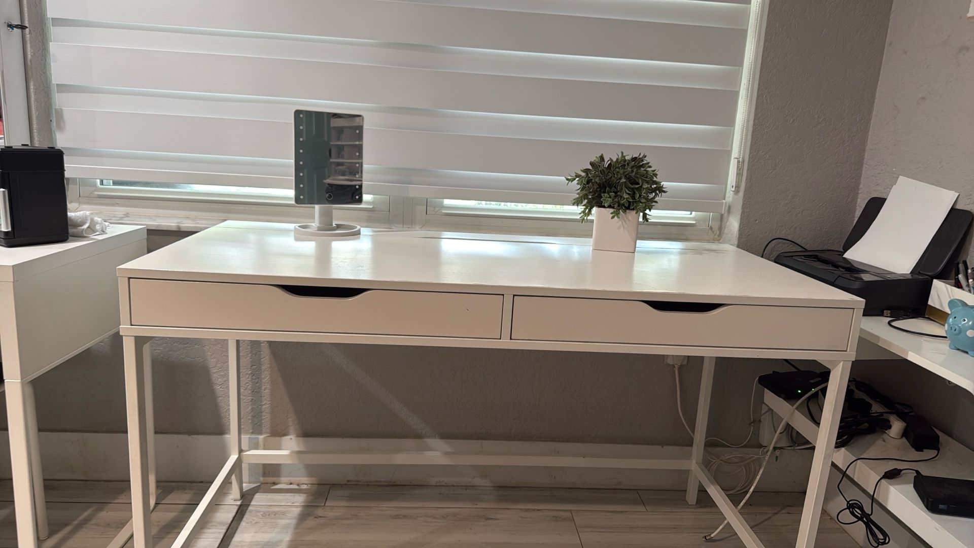 White Computer  Desk Used But In Great Condition 