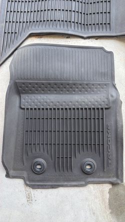 Carpetas Toyota Tacoma 2018-2024