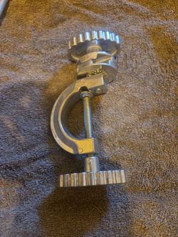 Light stand clamp for lightstand