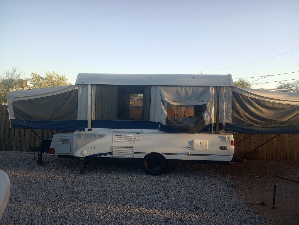 2005 Fleetwood Pop Up Camper 