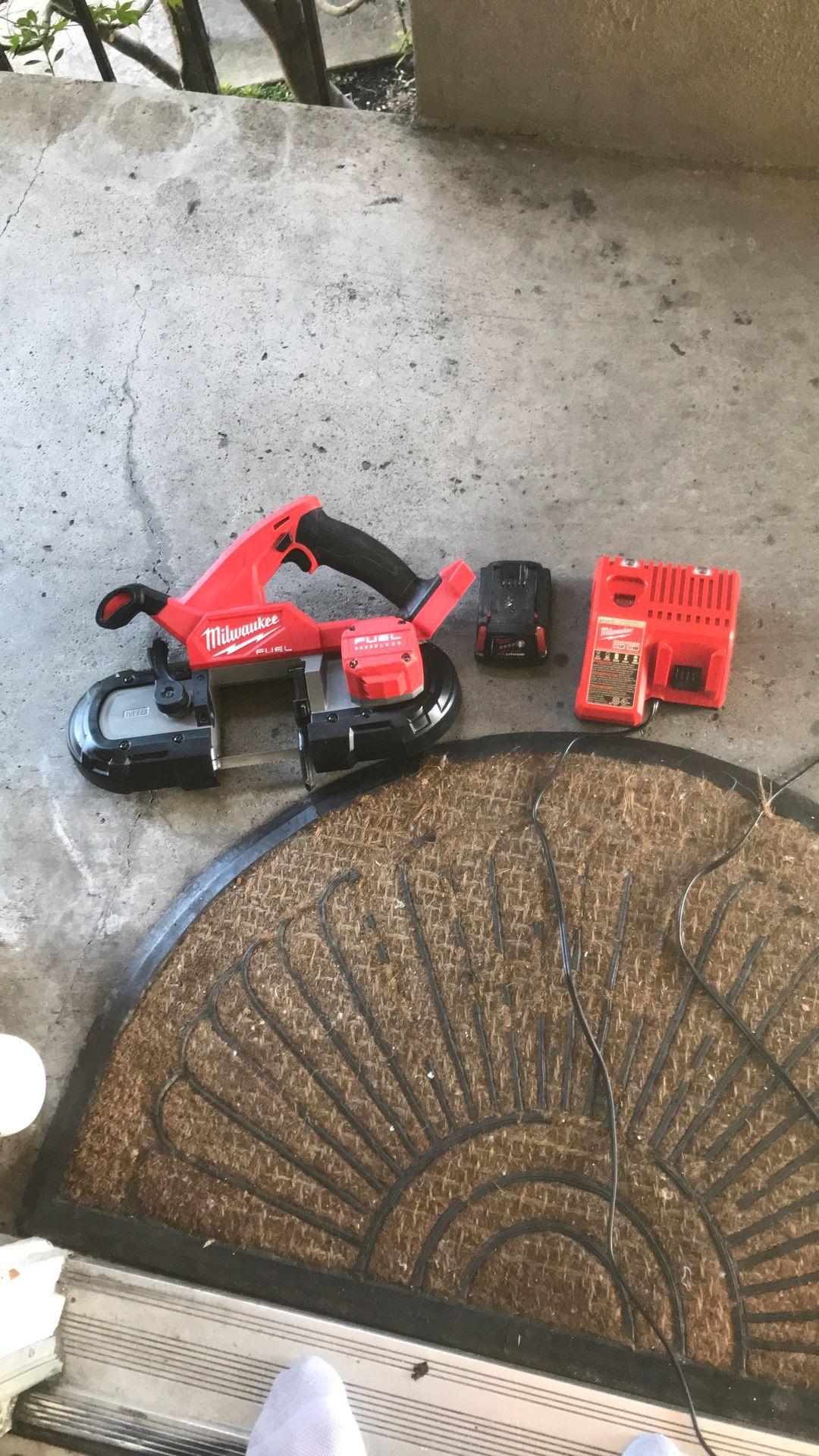 Milwaukee Ban Saw Battery And Charger Includes
