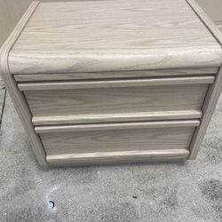 2 Drawer End Table (Like New)