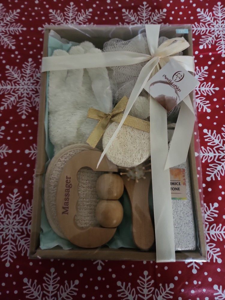 Brand New 7pc Bath Beauty Accessories