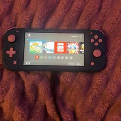 Nintendo Switch Lite + 6 Games & Case