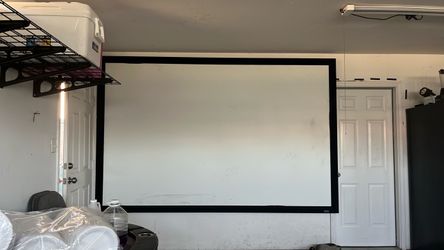 Roku projector and projector screen