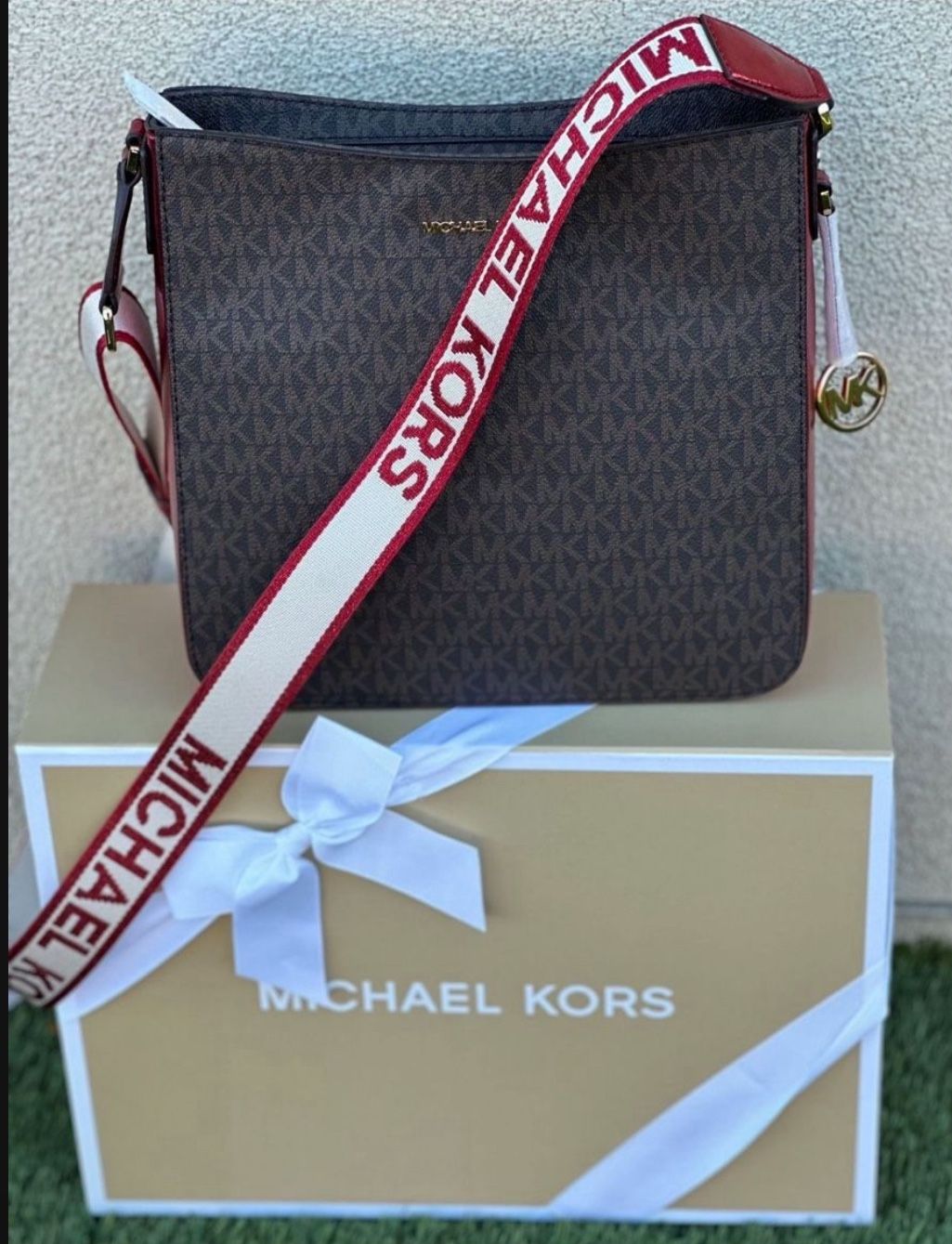 Michael Kors Jet Set Travel Large Logo Messenger Bag, New In Gift Box/Nueva en Caja de Regalo