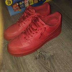 RED NIKE AIR FORCE 1 
