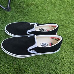 VANS SKATE SLIP-ON BLAC/WHITE size 10.5M.
