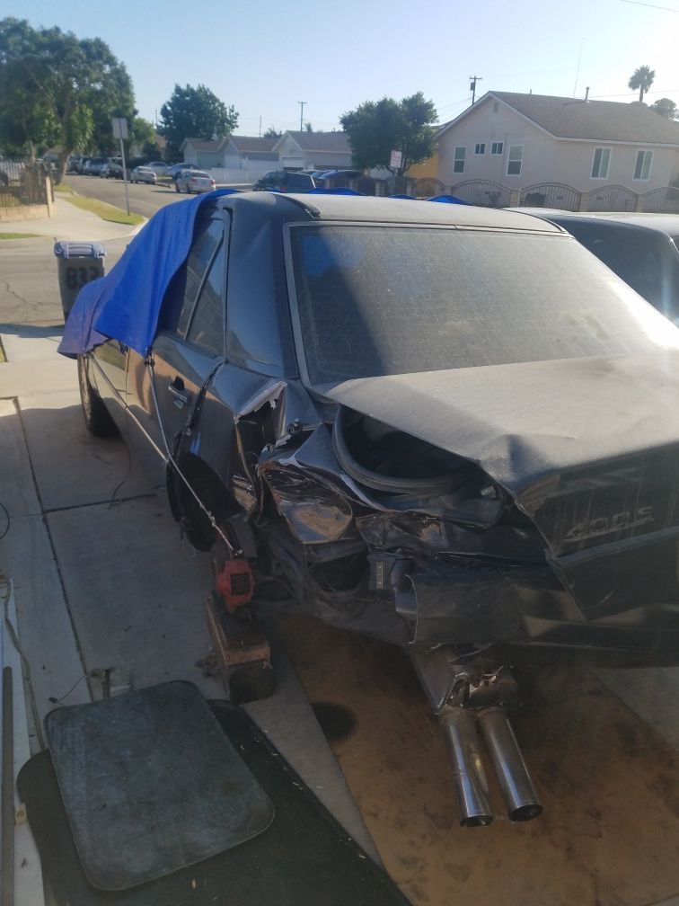 Parting out 1992 Mercedes Benz 400E $25 & up