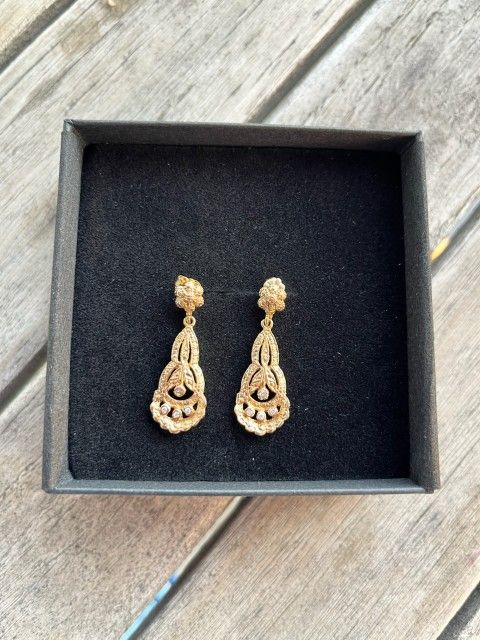 New Never Used Vintage 14k diamond earings.