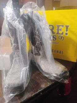 Botas medida 9.5 nuevas. Precio firme $220