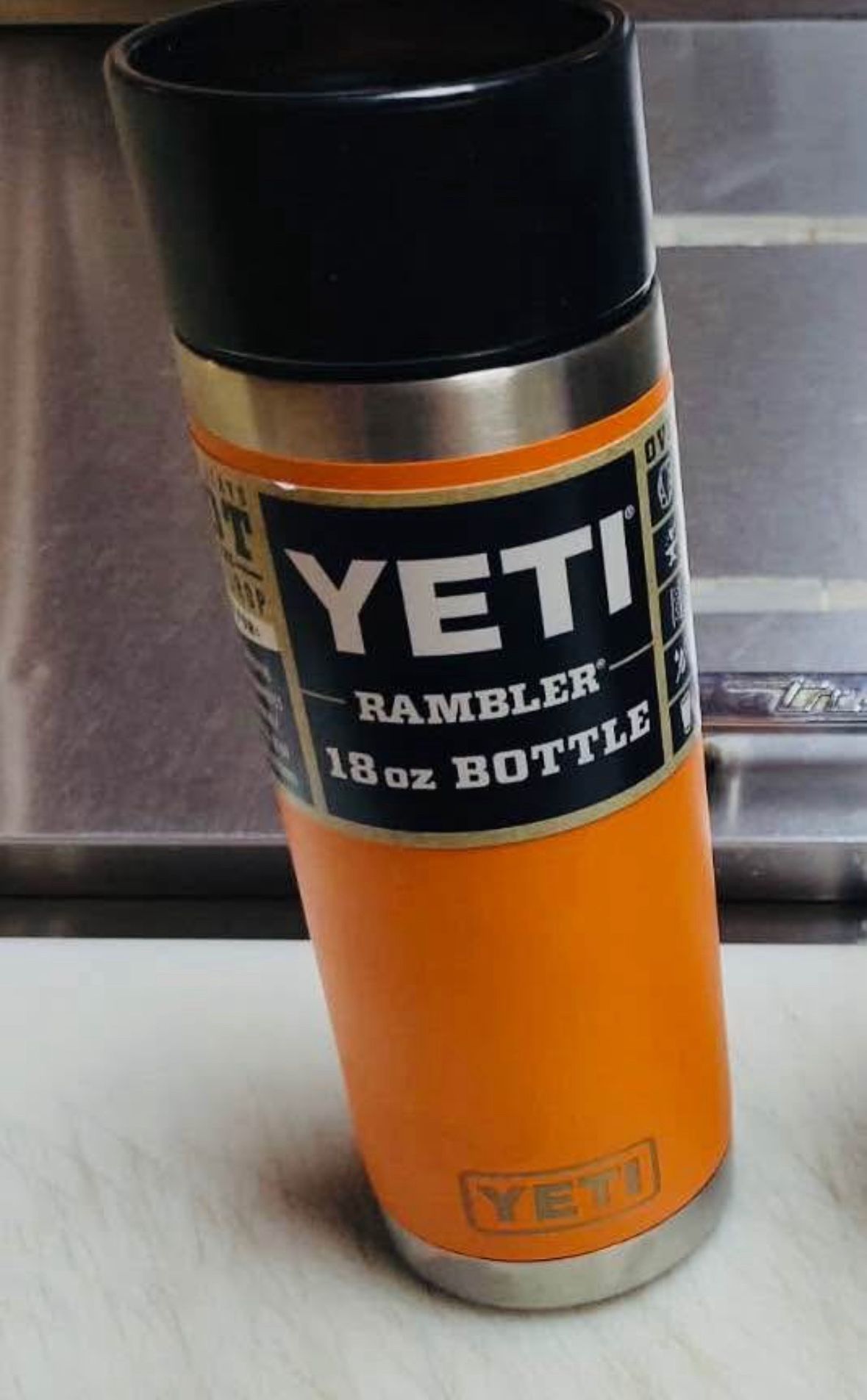BRAND NEW YETI 18oz HOT SHOT