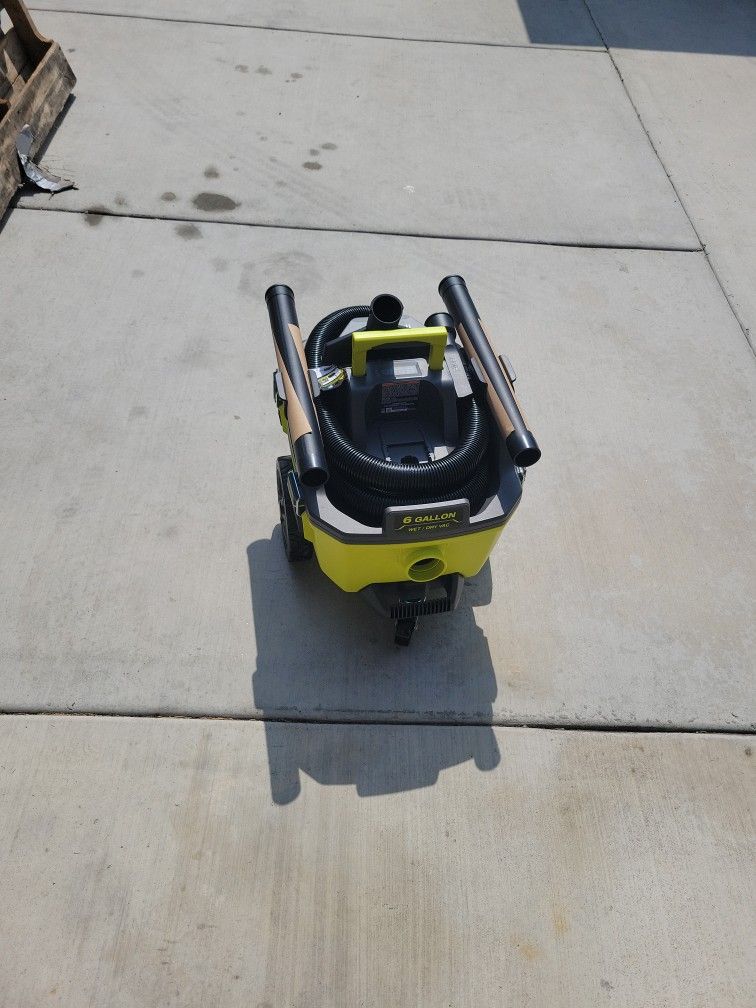 RYOBI 6 GALLON WET/DRY VACUUM