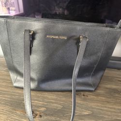 Handbag Michael Kors Black Tote – Saffiano Leather – Good Condition