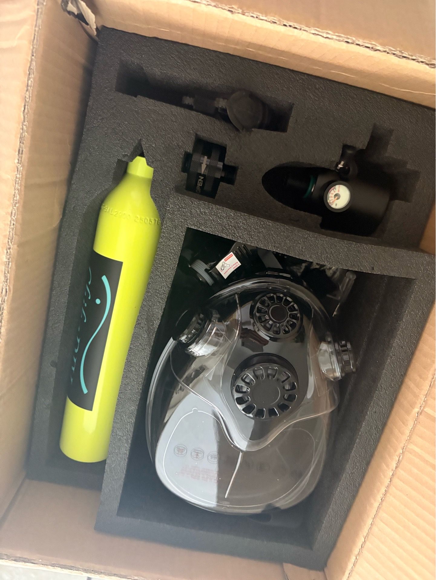 Mask and tank for driving