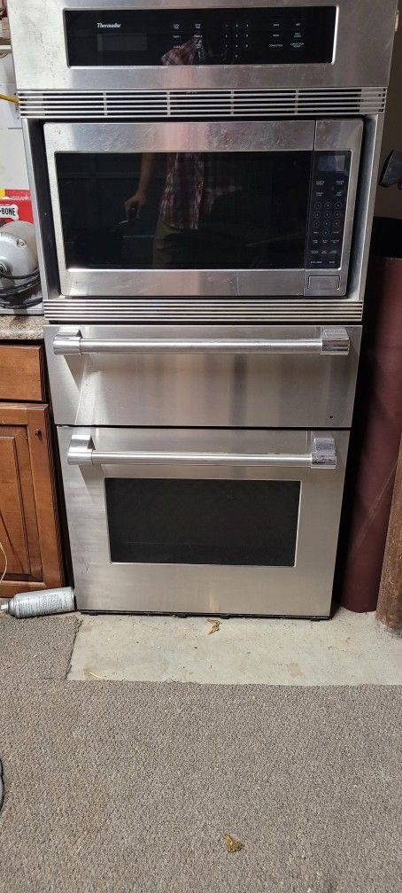 Thermador microwave, warming drawer and oven