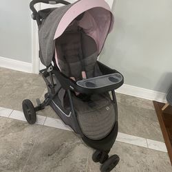 Baby girl trend stroller in good condition 