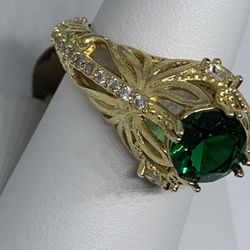 Larg Gold Filigree With Emerald Color Stone Sz10 $12