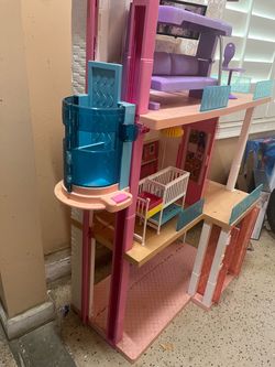 Barbie Dreamhouse Multi-Story Dollhouse with Elevator