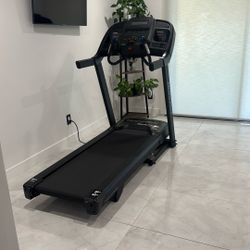 Treadmill Horizon Barely Used Lowered Price To $450