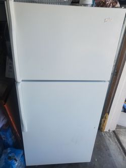 Whirlpool white refrigerator in good condition for sale