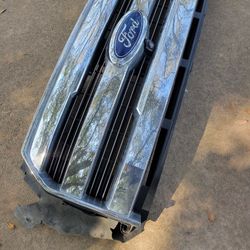 2015-2017 FORD F-150 FRONT COMPLETE GRILLE WITH CAMERA AND SHUTTER GOOD CONDITION