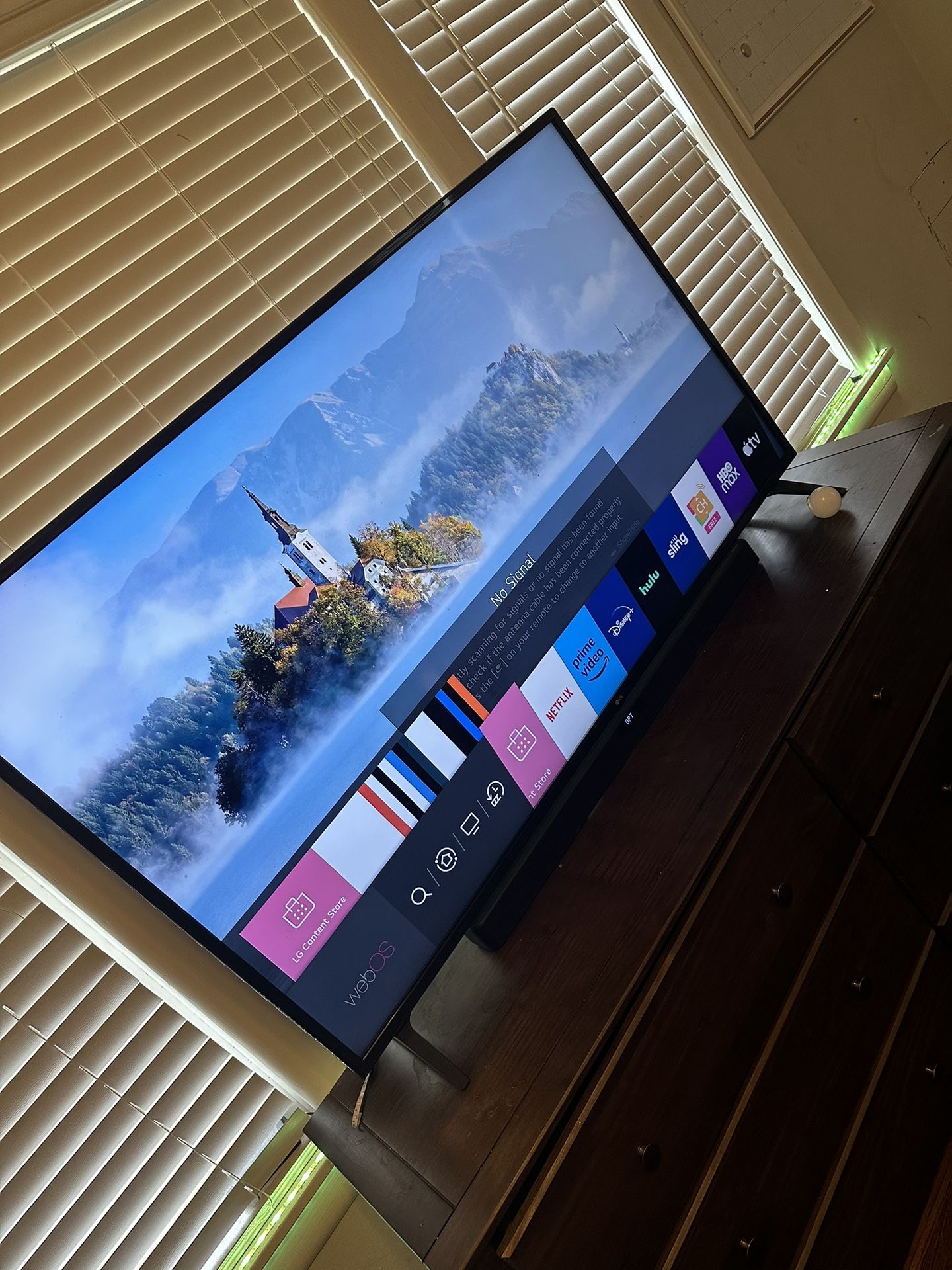 60 ‘ Lg Tv With Soundbar And Subwoofer