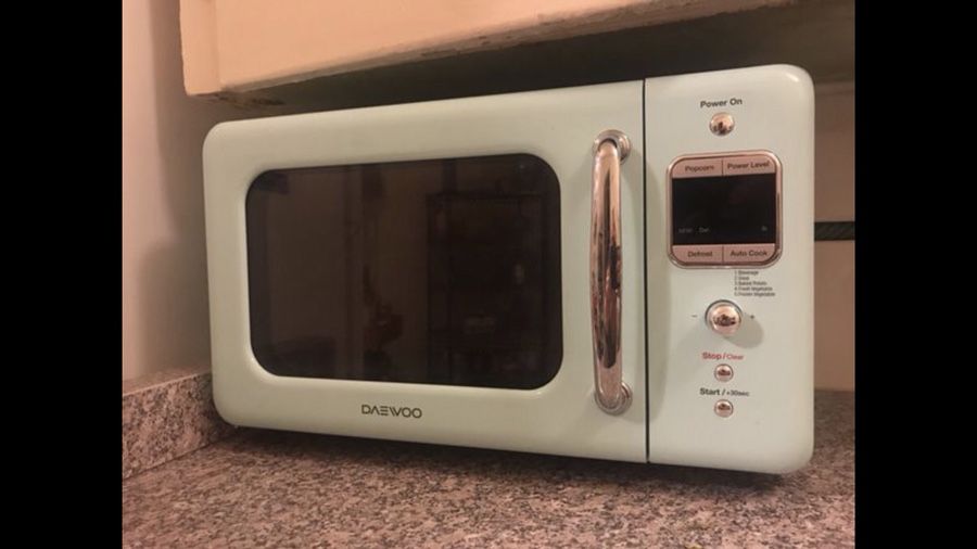 Daewoo 0.7 Cu. Ft. Retro Microwave Oven, Cream White