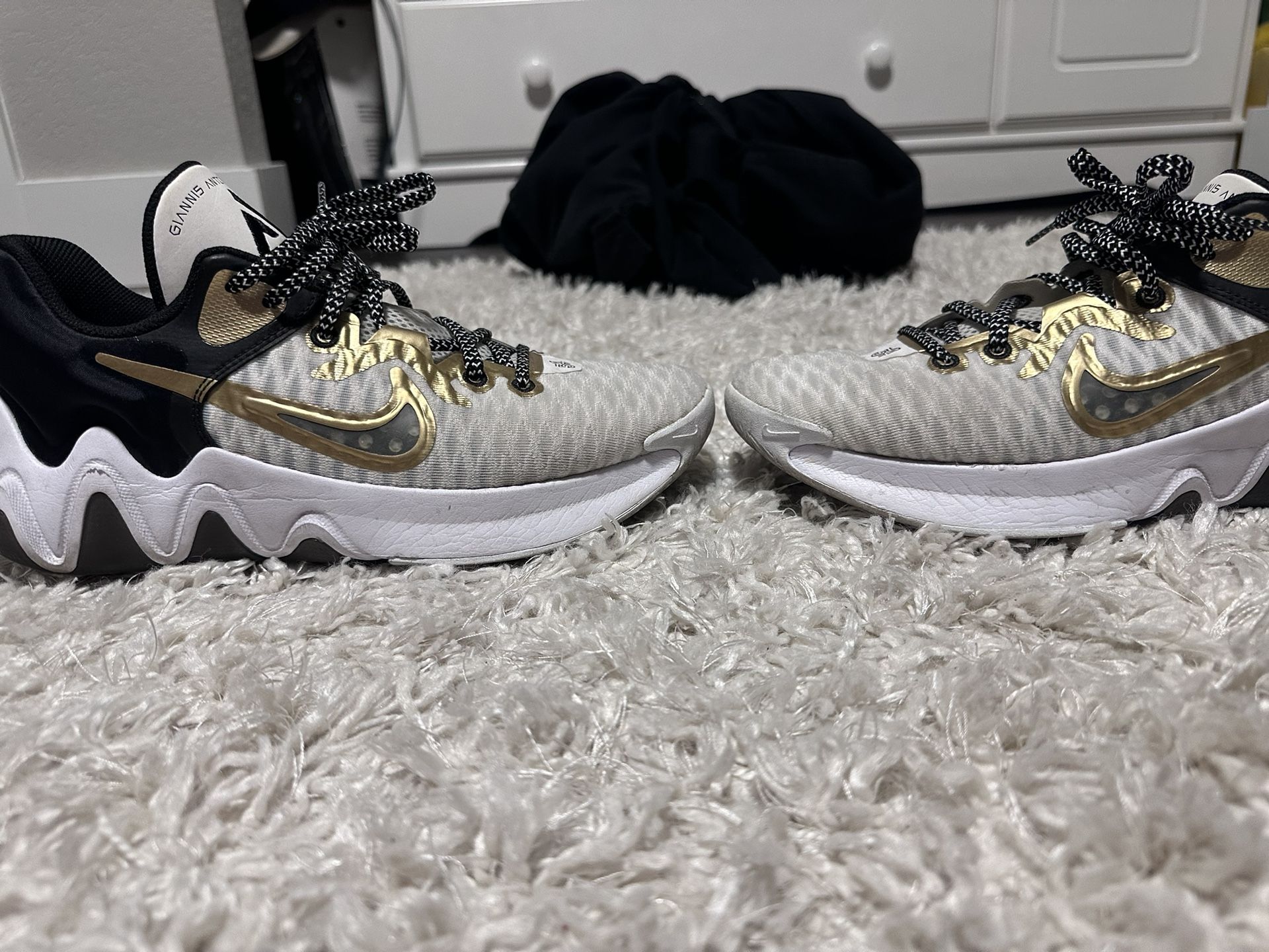 Nike Giannis Immortality Size 9 Men’s 