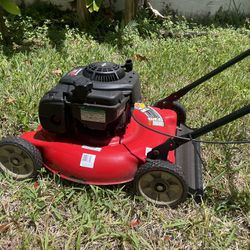 Yard Machines Lawn Mower 300e 