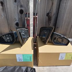 07-12 Nissan Centra. Left And Right Manual Mirror Assembly Need Mirror Glasses
