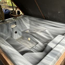 Older Model Hot Tub  That works