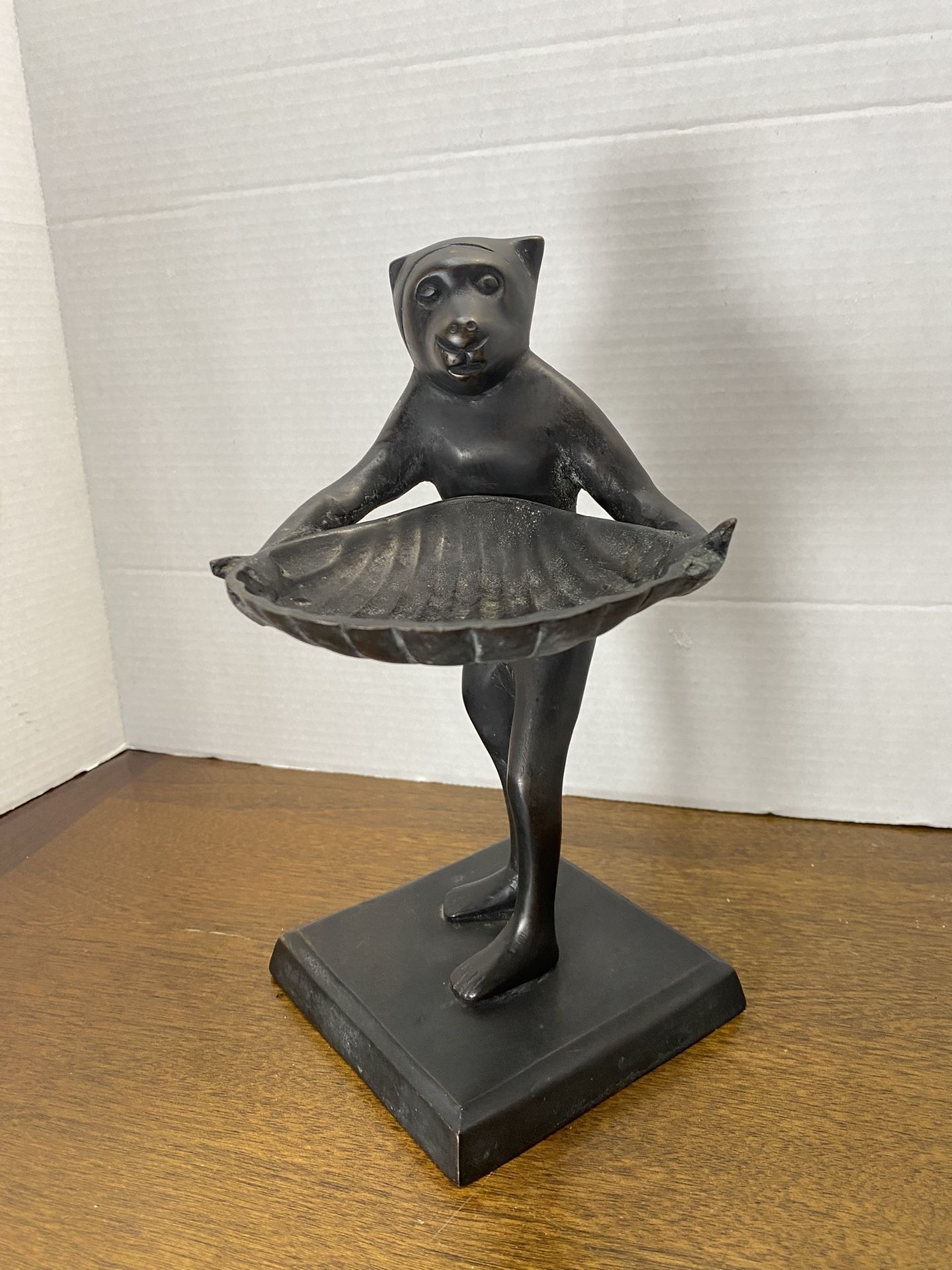 Vintage Bronze Metal Monkey Holding Shell-Shaped Tray Figurine Over 2lbs