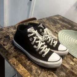 Women’s Converse Size 7.5