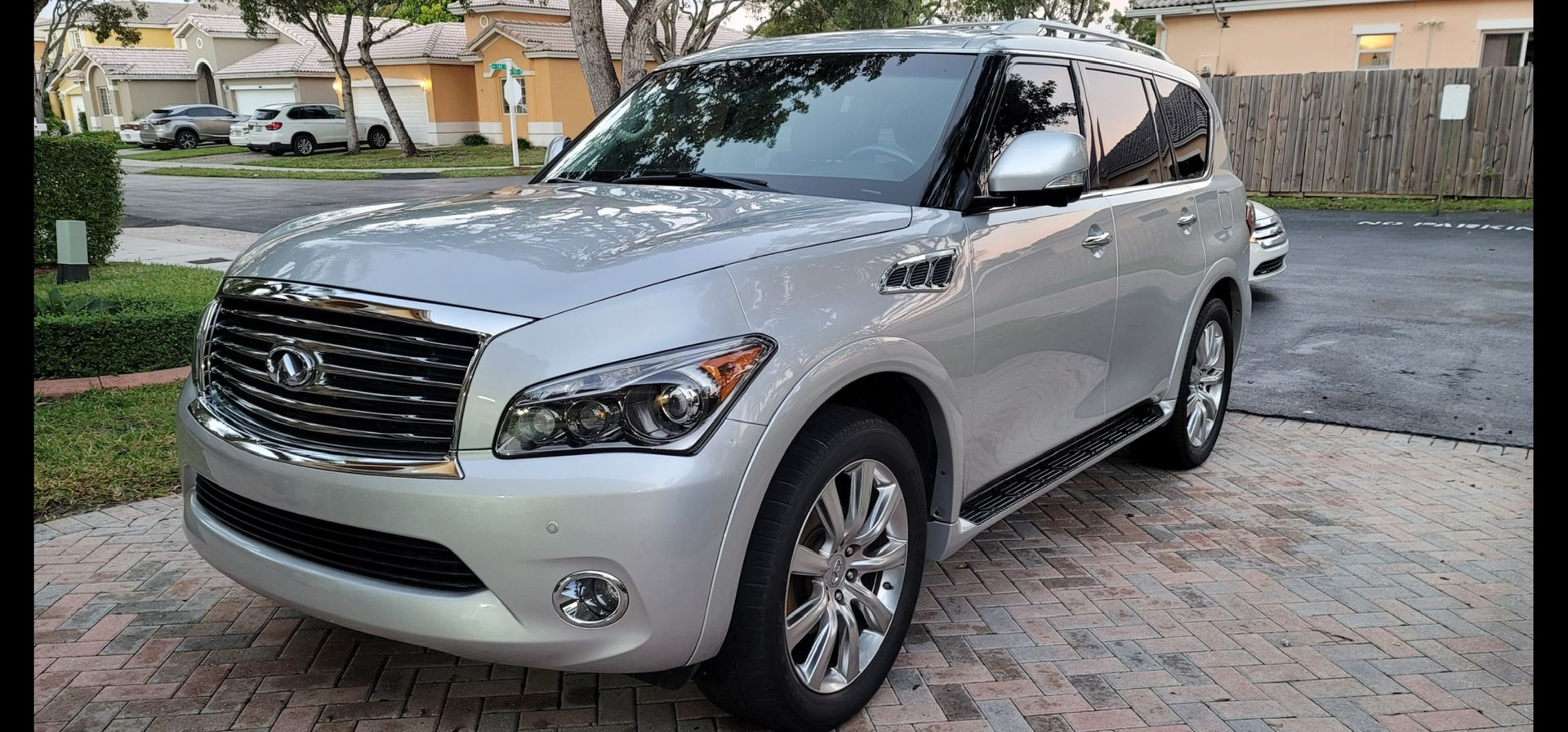 2012 Infiniti Qx56