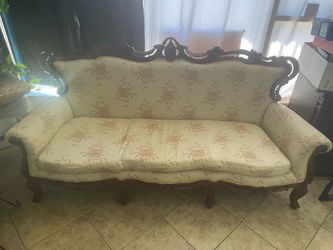 Vintage Victorian-Style Carved Wood Settee Sofa - Excellent Condition