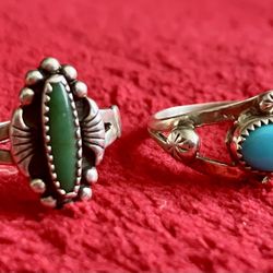 VINTAGE NAVAJO GREEN MALACHITE TURQUOISE STERLING SILVER - Small - Cute & Beautiful - Size 5 / 4.75 ‼️ 2 For The price Of 1 ‼️ Price Is FIRM ‼️