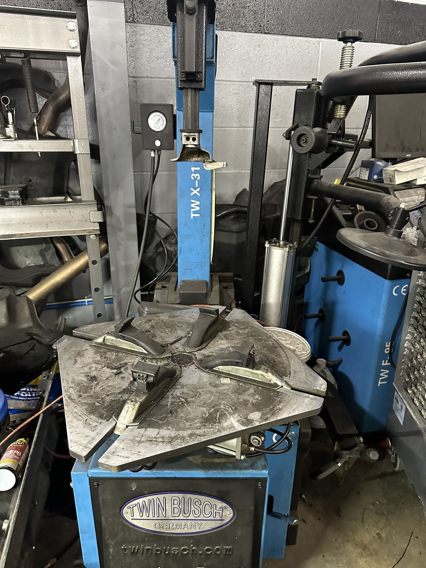 Twin Busch tire machine and balancer