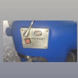 Hobart 10 Qt Mixer Come With 3 Attachments Without The Bowl 115v [Used]