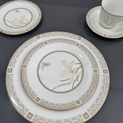 Royal Doulton - White Nile China 