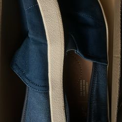 Toms Shoes (Size: 8.5)