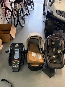 Peg Perego car seat with 2 bases and bassinet also with stroller extender