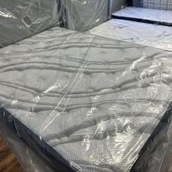 GOING OUT FOR BUSINESS‼️ KINGS - QUEENS & More (Every Size Available)